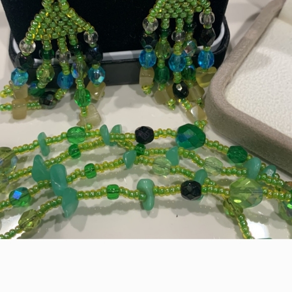 Green necklace, bracelet, earrings - Picture 7 of 10